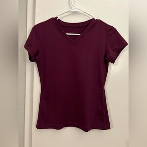 UNIQLO Women's V-Neck Short Sleeve Top - Burgundy workout shirt S